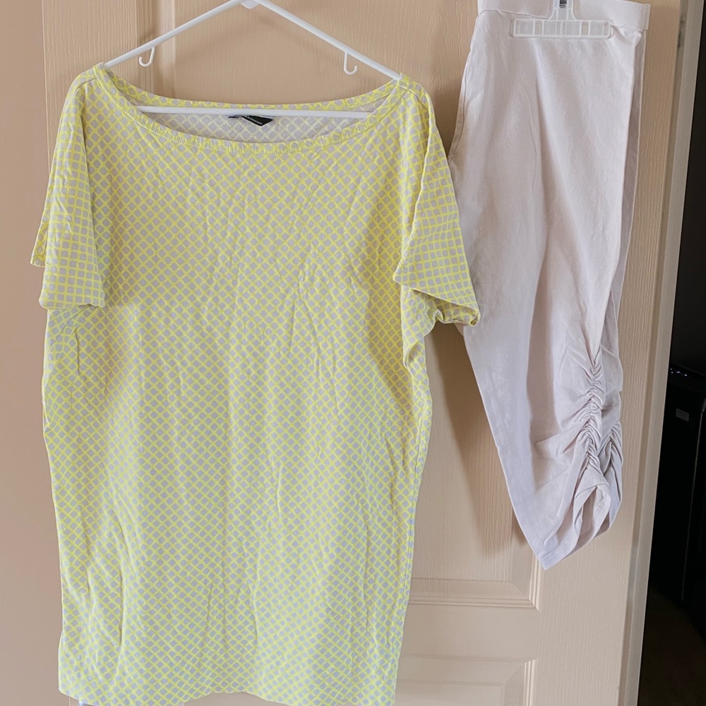 EUC large Moda international top & matching capris